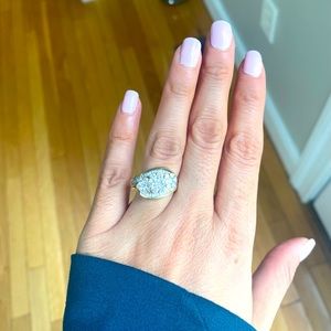 14K gold. 1.5 carat weight. Still sold at Zales for 2800$